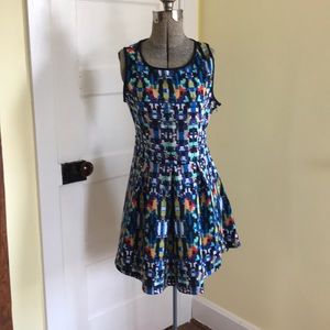 Romeo & Juliet Open-back Geometric Scuba Dress